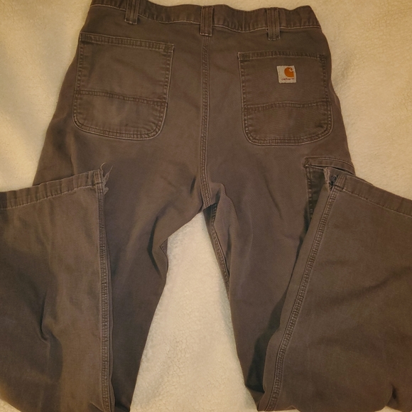 Mens Carhartt relaxed fit 36x32.   Olive green.  Flaws but in good condition. - Picture 6 of 6